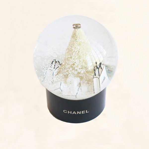 Chanel Snow Globe with Christmas Tree and Shopping Bag operates with  Battery For Sale at 1stDibs