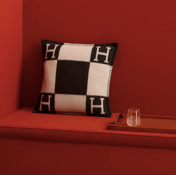 Hermes Avalon III Pillow Small Model Ecru Gris Fonce– TC Hermes Avalon III Pillow Small Model Ecru Gris Fonce– TC