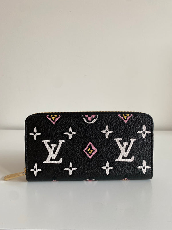 Louis Vuitton Pattern Print, White LV Monogram Leather Zippy Wallet