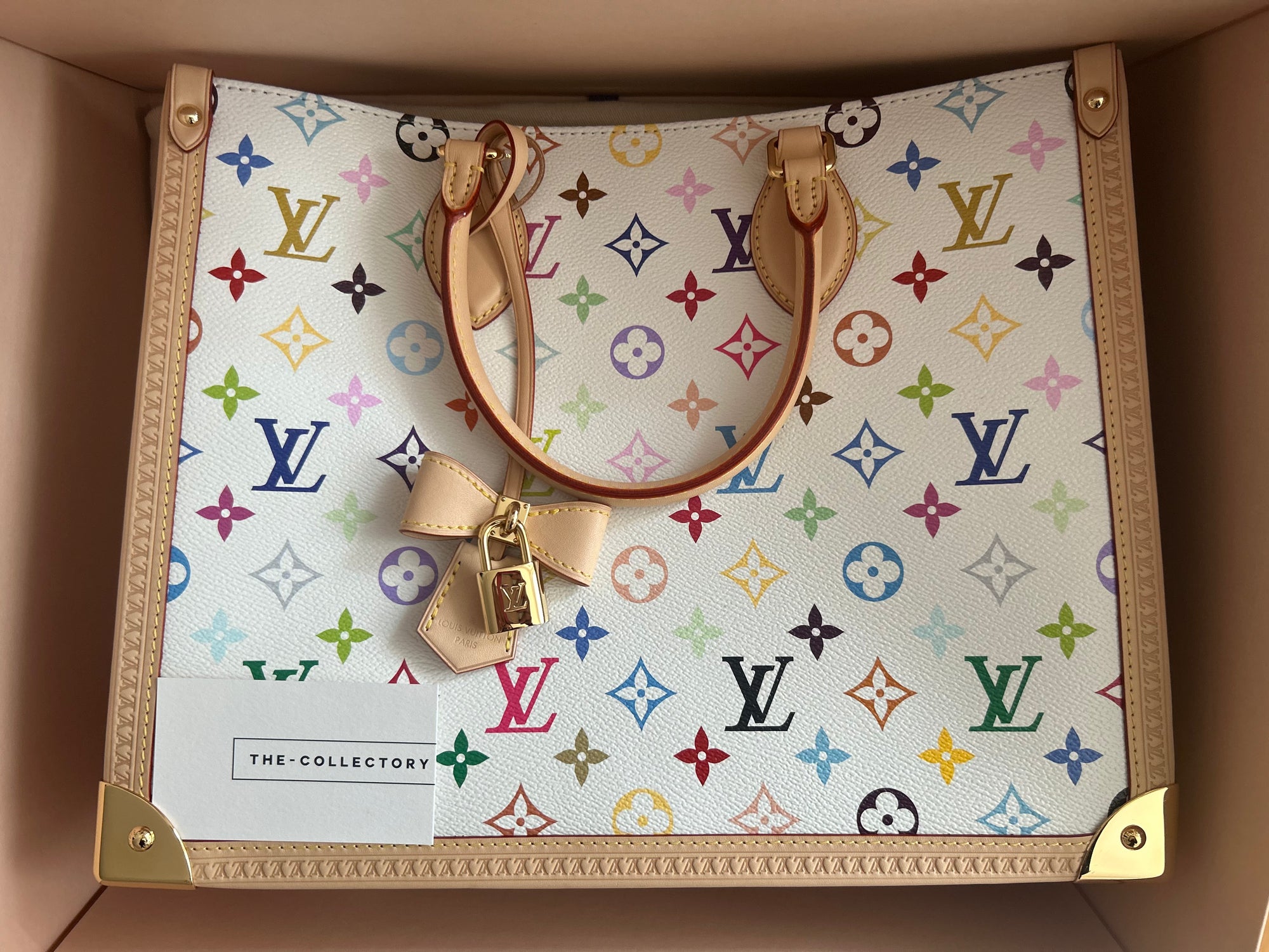 Louis Vuitton LV x TM OnTheGo Murakami MM M13079– TC Louis Vuitton LV x TM OnTheGo Murakami MM M13079– TC