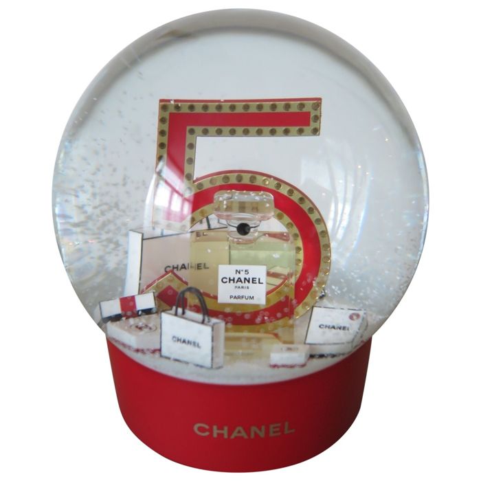 Chanel | Number 5 Perfume and Shopping Bag Red Snow Globe | Large - The-Collectory 