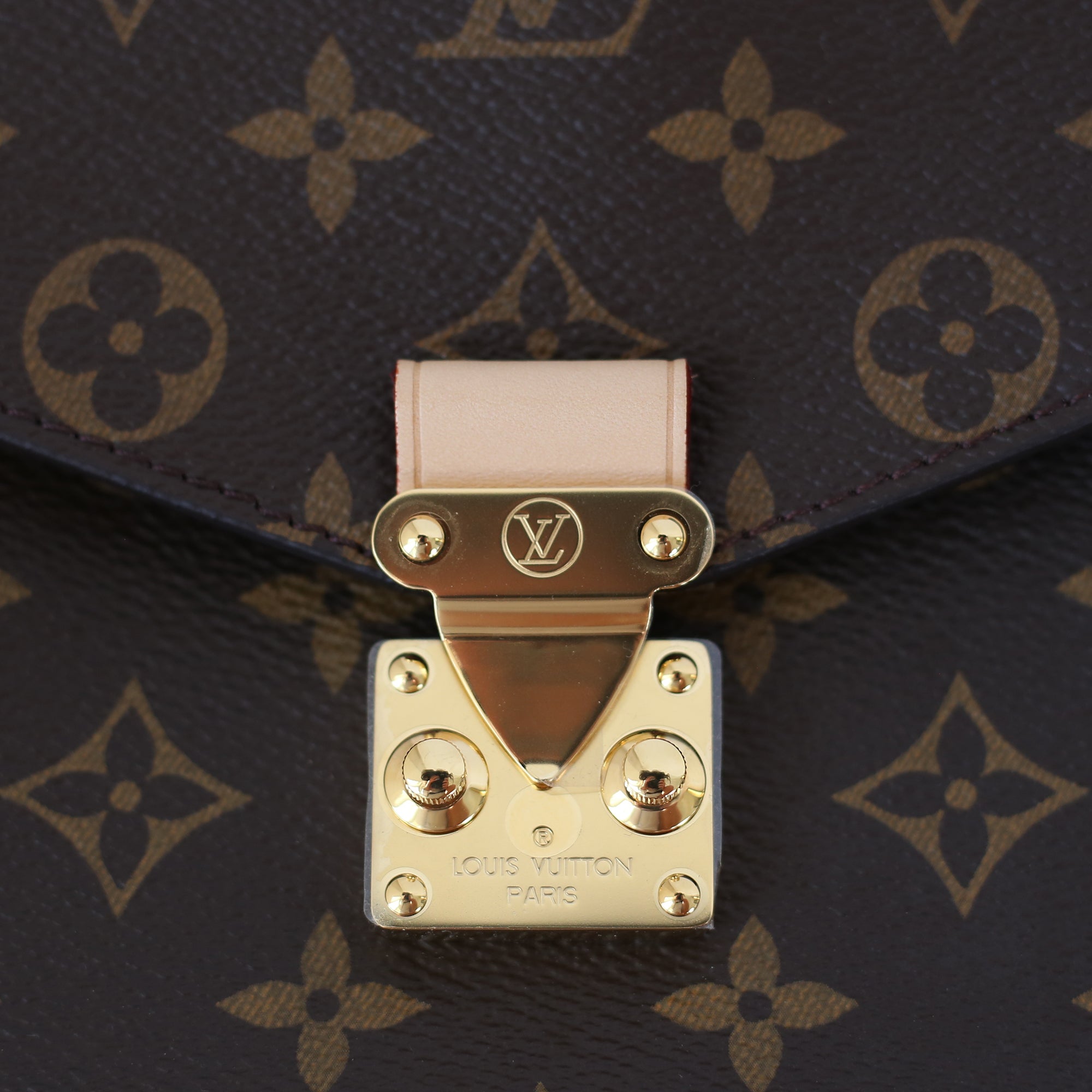 Louis Vuitton Cream Pochette Metis M45596– TC