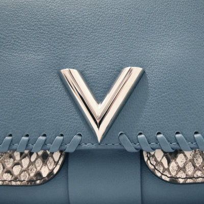 we know i love me a pastel blue bag🤭 #louisvuitton #designerhandbags