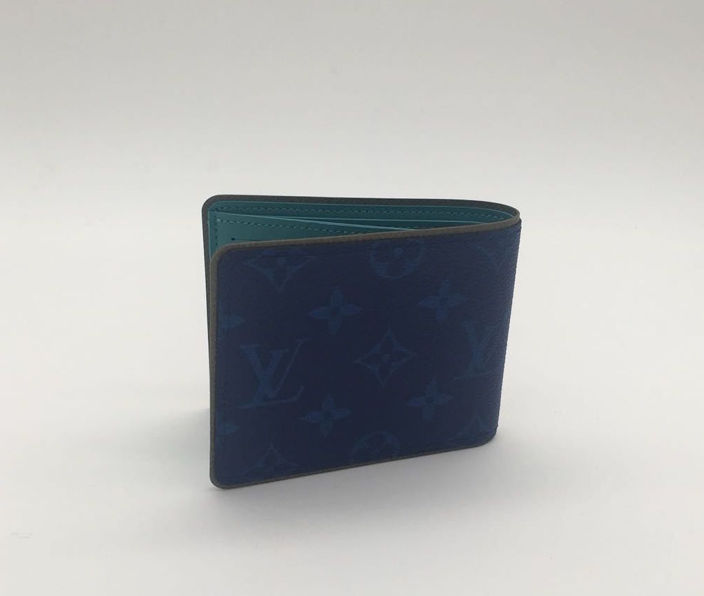 slender wallet blue