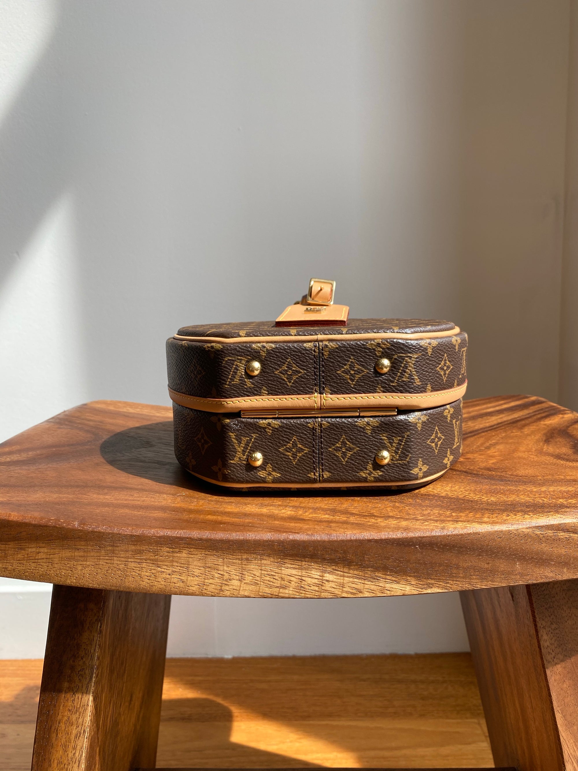 Louis Vuitton Classic leather Stool Square