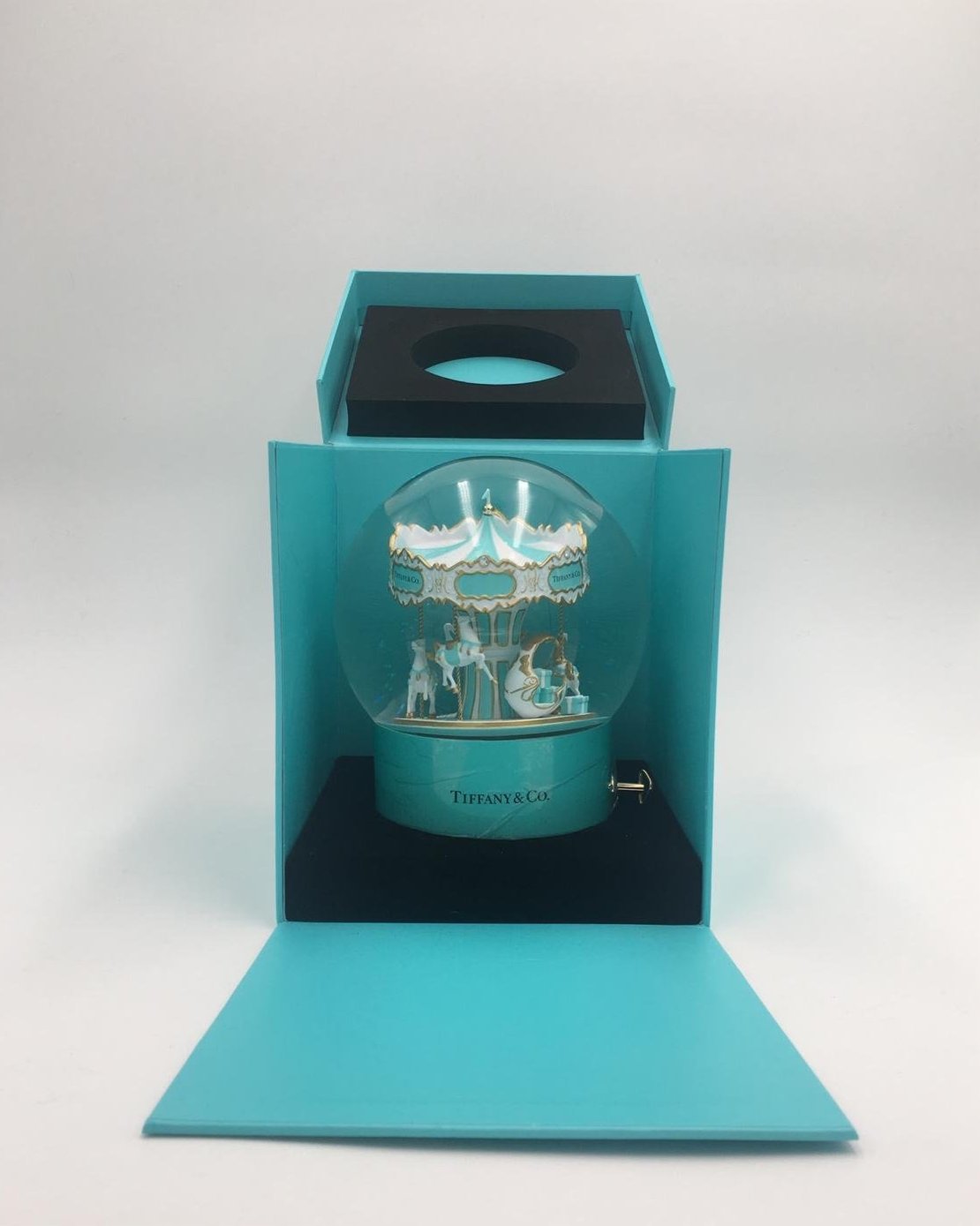 Sold at Auction: TIFFANY & CO Tiffany & Co snow globe in pexiglas