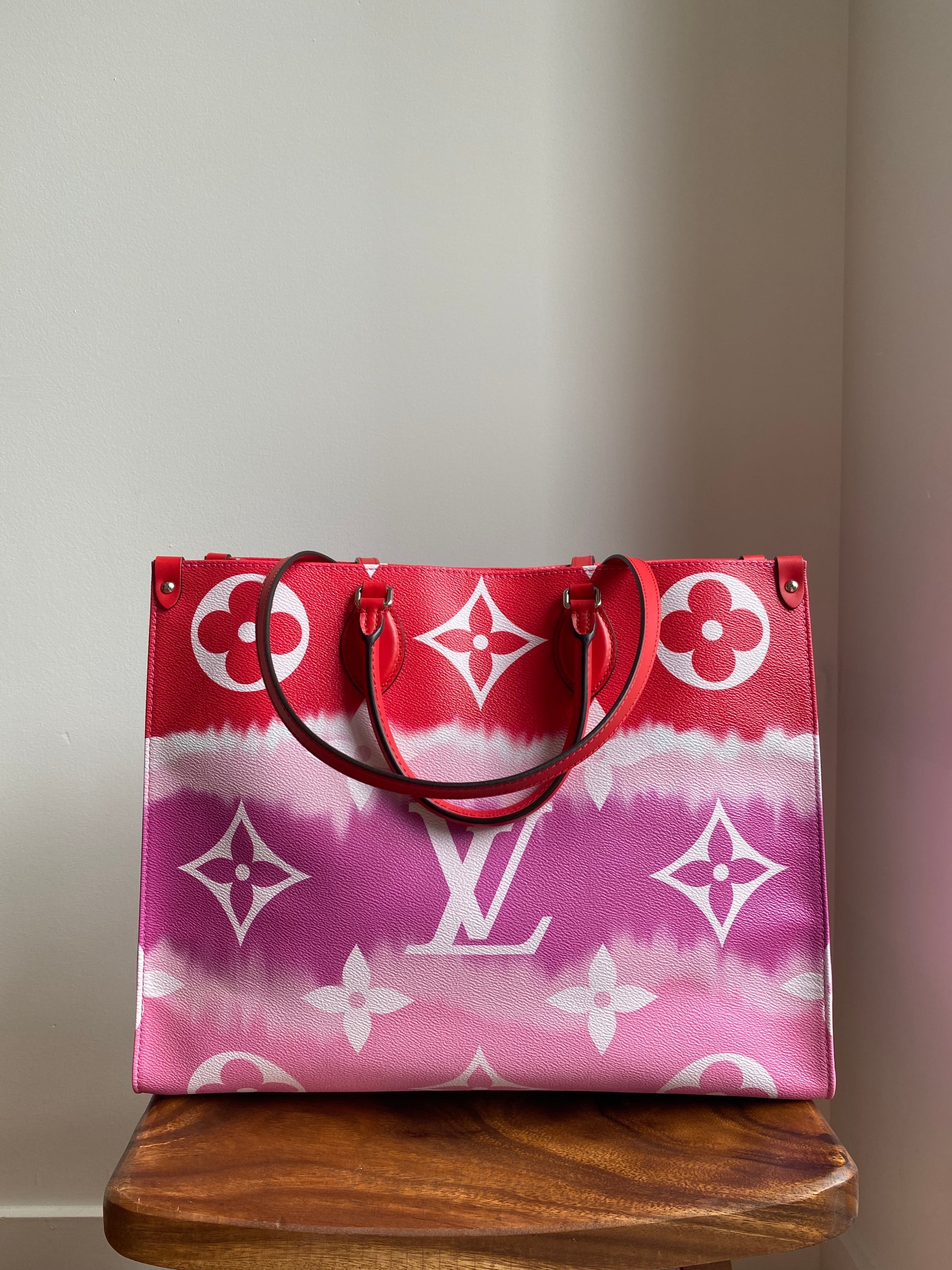 Louis Vuitton 2020 Crafty Onthego GM Bag Monogram Giant Creme/Rouge