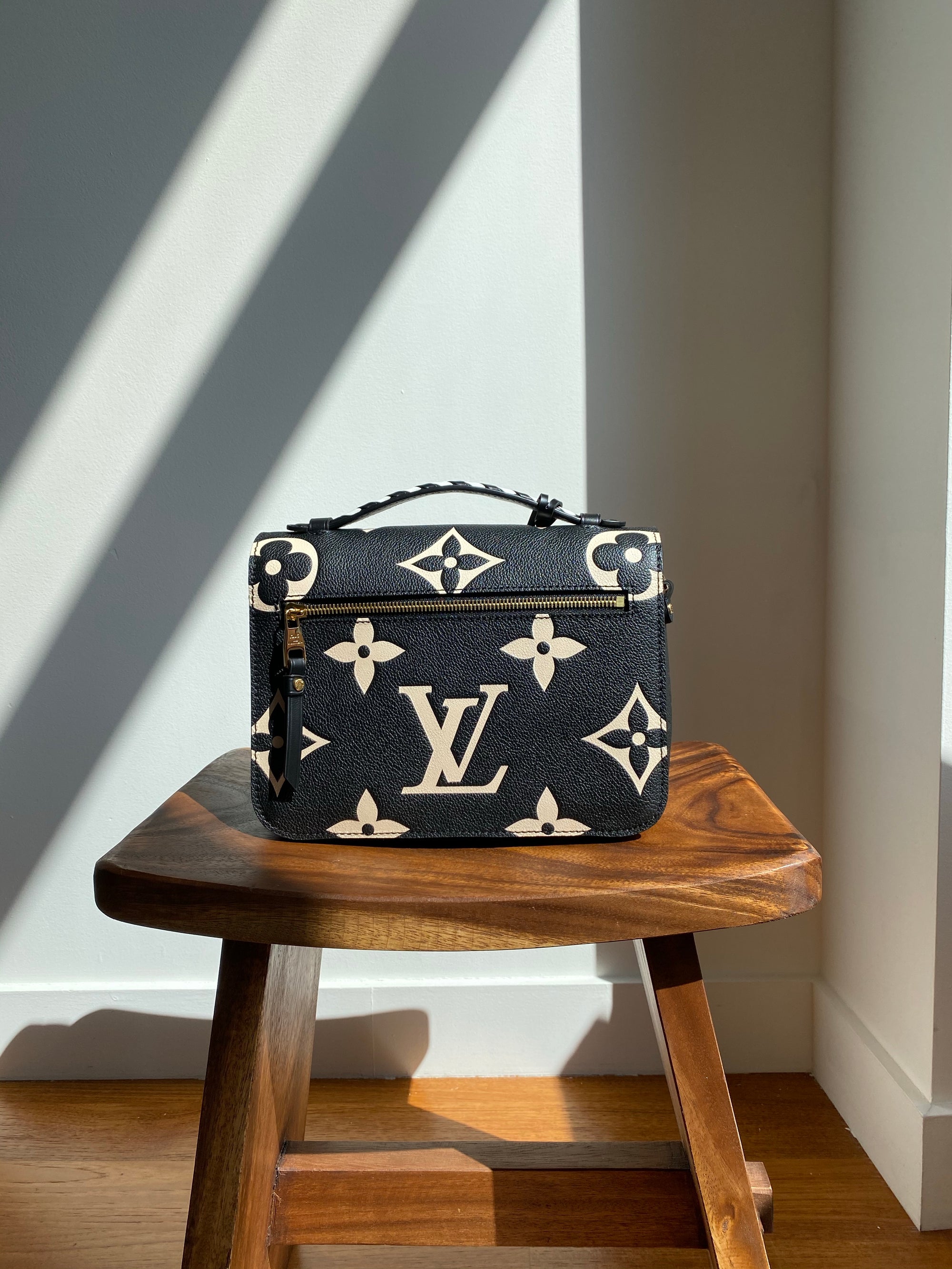 Louis Vuitton - Volga On Strap Monogram Eclipse - Crossbody - Catawiki